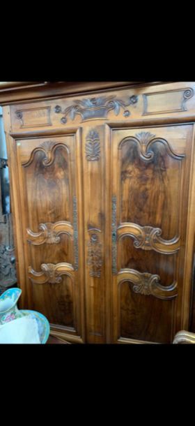 null Armoire bressane. H 215. L 155 cm