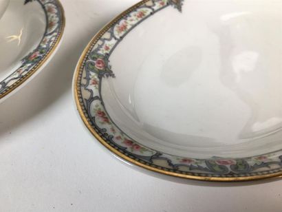 null Théodore HAVILAND france, 
Service de table en porcelaine à décor de rose et...