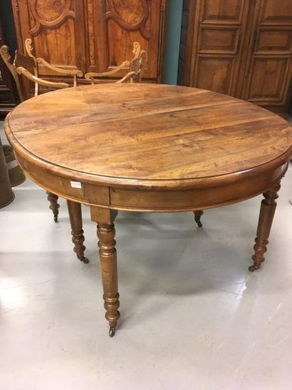 null Table ovale en bois naturel à six pieds en noyer 
19ème siècle
