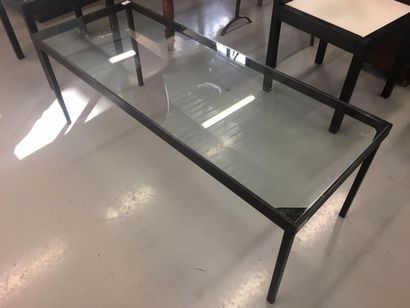 null Table pietement métalique, plateau en verre
121 x 46 x 44 cm