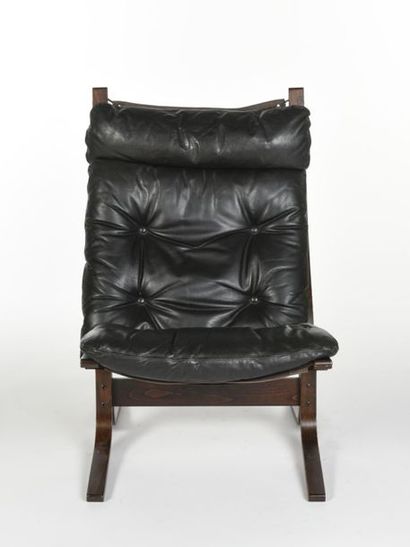 null Ingmar Relling SIKKVLEN (1920-2002) 
Paire de fauteuils en cuir reposant sur...