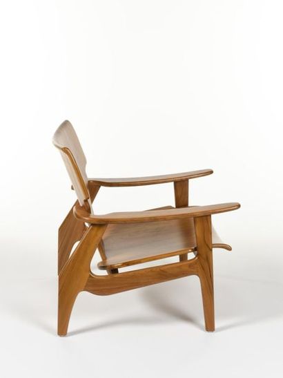 null Olivier de Schrijver (né en 1958)
Paire de fauteuils modèle Zen à larges accotoirs...