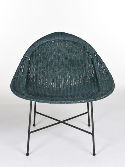 null TRAVAIL 1950
Paire de fauteuils à structure en métal laqué noir et assise corbeille...