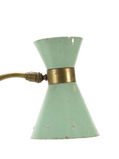 null TRAVAIL FRANCAISE 1950
Lampe Cocotte à structure et fût tubulaire en laiton...