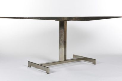 null Jean PROUVE (1901-1984) 
Table modèle « Aéronautique » M80 à structure en acier...