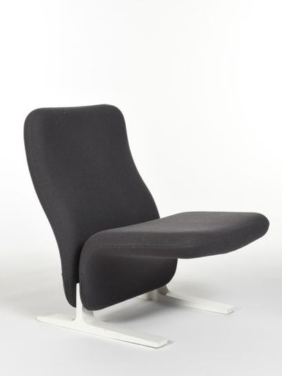 null Pierre PAULIN (1927-2009) 
Fauteuil bas modèle F 784 dit Concorde à piétement...