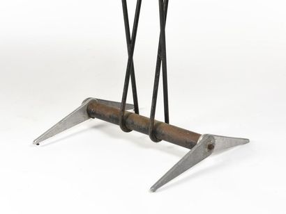 null Dans le goût de Jean PROUVE (1901-1984) 
Table de buvette à structure en tube...