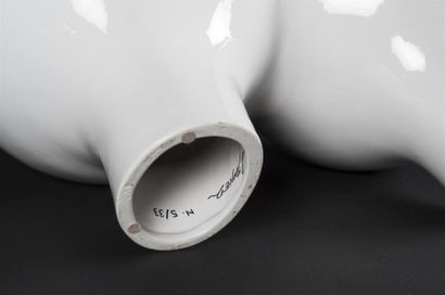 null Emmanuel BABLED (né en 1967)
Vase modèle Naturellement créé en 2008 
Faïence...
