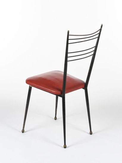 null Dans l'esprit de Colette GUEDEN (1905-2000)
Suite de six chaises en laiton laqué...