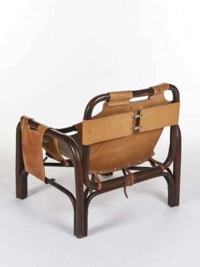null Tito AGNOLI (Né en 1931) 
Paire de fauteuils à dossier droit à structure en...