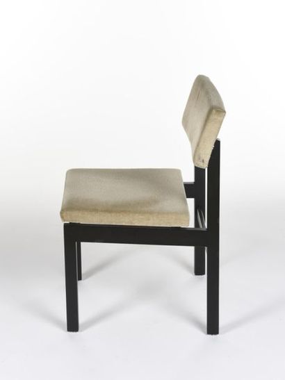 null Willy GUHL (1915-2004) 
Suite de six chaises à structure en bois laqué noir...