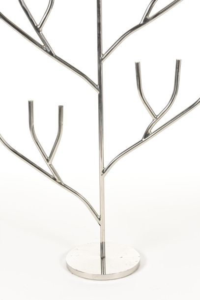 null TRAVAIL CONTEMPORAIN
Grand arbre en métal chromé à multiples branches soliflores.
Circa...