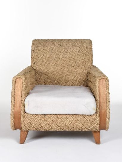 null TRAVAIL FRANCAIS 1950
Large paire de fauteuils en corde à accotoirs partiellement...