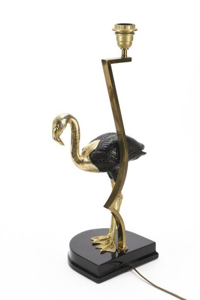 null TRAVAIL 1970
Lampe représentant un flamant rose en laiton doré et laque noir.
H:...