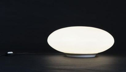 null Joseph-Andre Motte (1925-2013)
Lampe Grand modèle J10 dit Galet à socle en métal...