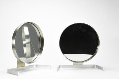 null Guy LEFEBVRE (XX ème)
Paire de miroirs de table circulaires orientables en acier...