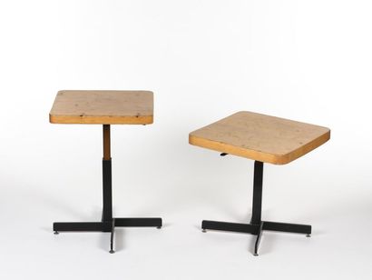 null Charlotte PERRIAND (1903-1999)
Paire de table dites monte et baisse à système...