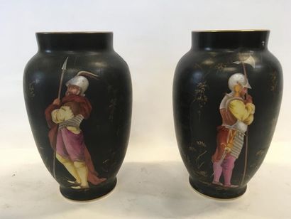 null Paire de vases en opaline noir à décor de soldats
H : 26 cm