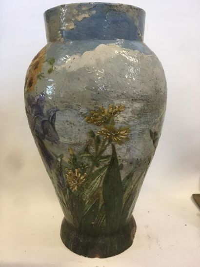 null Vase en terre cuite peint à décor de fleurs
H : 39 cm
Accidents sur le socl...