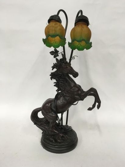 null Cheval en résine monté en lampe
H : 69 cm