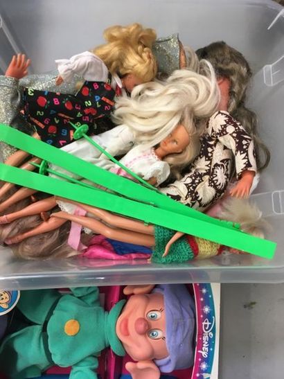 null Simplet MATEL dans sa boite d'origine
joint lot de Barbie et vêtements de poupée
Joint...