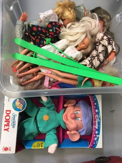 null Simplet MATEL dans sa boite d'origine
joint lot de Barbie et vêtements de poupée
Joint...