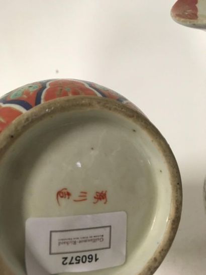 null Chine paire de vases
Joint un vase Nankin
H : 22 cm