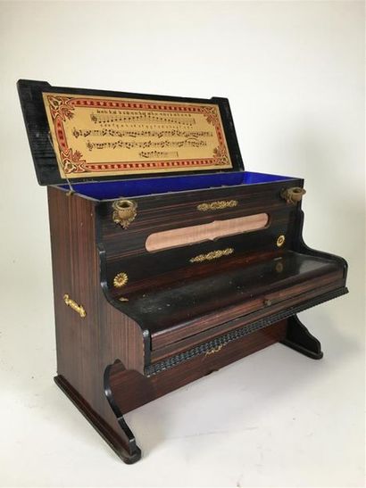 null Piano miniature avec xylophone
Touches accidentées
34 x 18 H: 26 cm
