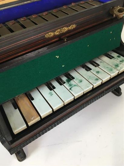 null Piano miniature avec xylophone
Touches accidentées
34 x 18 H: 26 cm