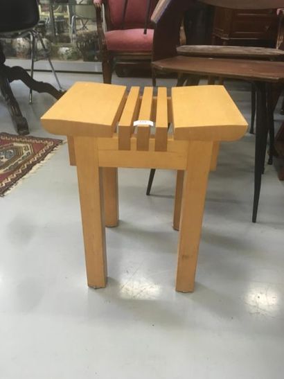 null Tabouret en bois clair