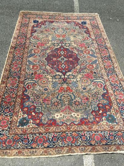 null IRAN Tapis fond beige
160 x 270 cm