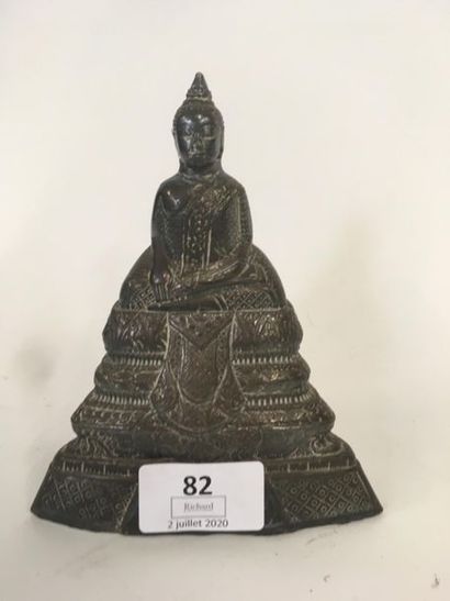 null Thailande, statue de bouddha prenant la terre à témoin, main droite et main...