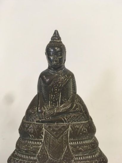 null Thailande, statue de bouddha prenant la terre à témoin, main droite et main...