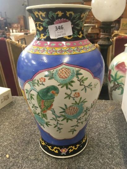null Vase balustre en porcelaine de Chine 
H : 32 cm