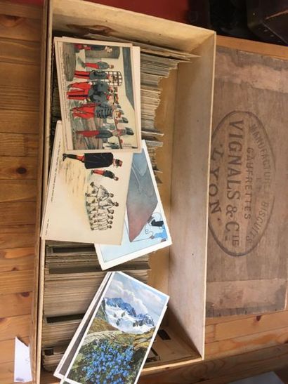 null Lot de cartes postales dont Suisse dans une caisse en bois