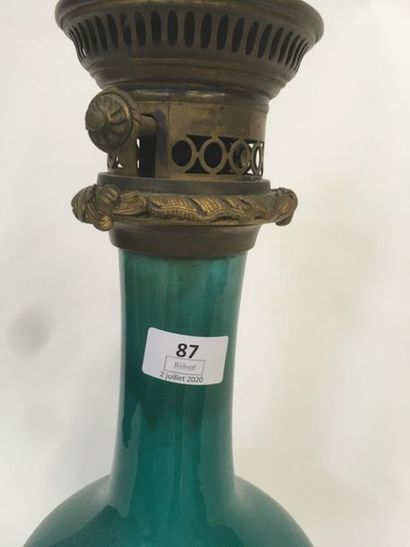 null Chine Lampe à pétrole en porcelaine bleu
Monture en bronze doré
H : 31 cm