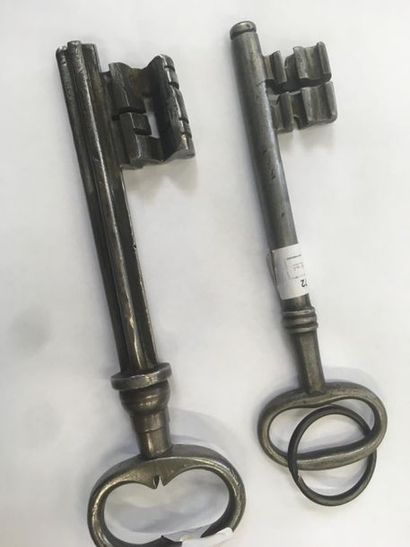 null 2 grandes clés anciennes
L : 22 et 19 cm
