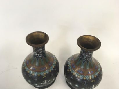 null CHINE paire de vases en bronze cloisonné
H : 19 cm