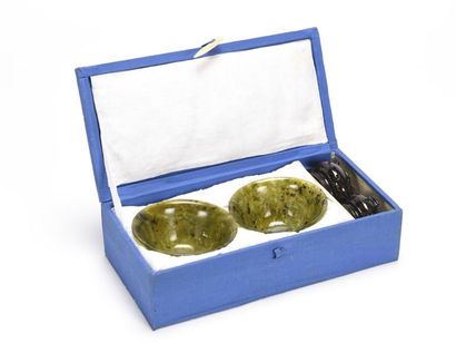null CHINE, Paire de coupes en jade épinard
H : 8 cm