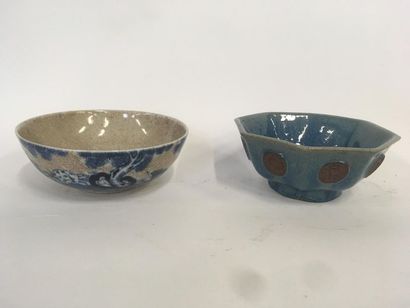 null Chine Deux bols en porcelaine et en gré
D : 16 et 17 cm