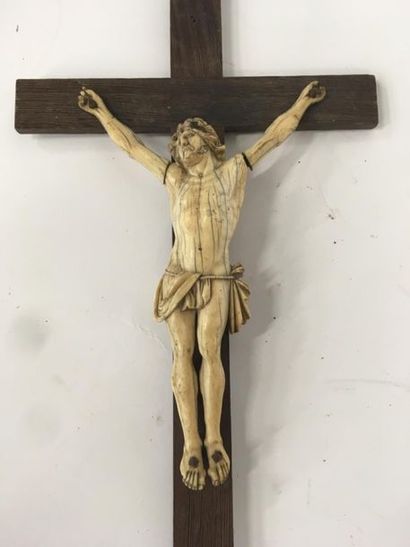 null Christ en ivoire
H Christ : 20 cm