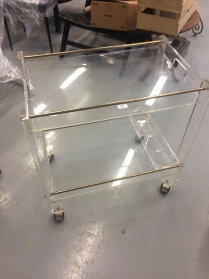 null Table roulante en plexiglas 
70 x 47 cm
H : 70 cm