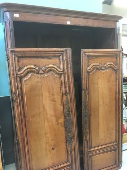 null Petite armoire de Saintonge en bois naturel
18ème
127 x 58 cm
H : 193 cm