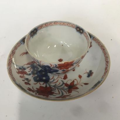 null Chine, XVIIIe, petit bol avec sa tasse, décor imari, intact 