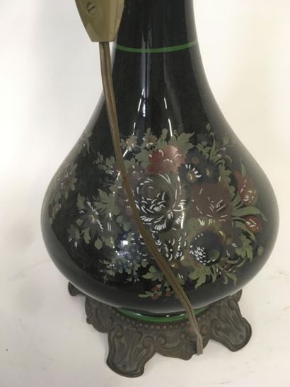 null CHINE Vase monté en lampe à décor de fleurs
H : 47 cm