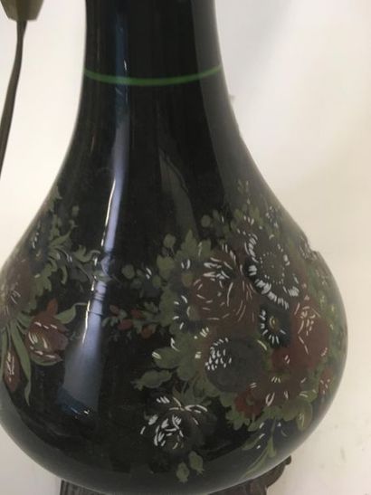 null CHINE Vase monté en lampe à décor de fleurs
H : 47 cm