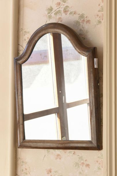 null Miroir cintré en bois de placage 
18ème siècle
54 x 44 cm