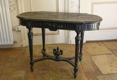 null Table en bois noirci Napoléon (état médiocre)
H : 75 - L : 110 - P: 60 cm