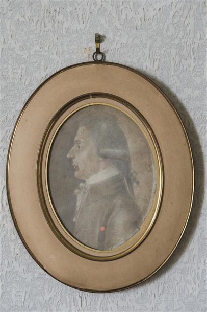 null Portrait d'homme en perruque, vue de profil, dessin aux crayons vers 1740
Vue...