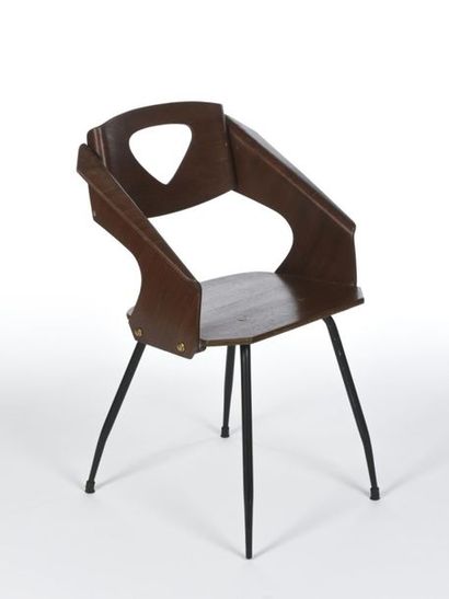 null Carlo RATTI (1890-1960)
Suite de deux chaises en placage de teck courbé et laiton...
